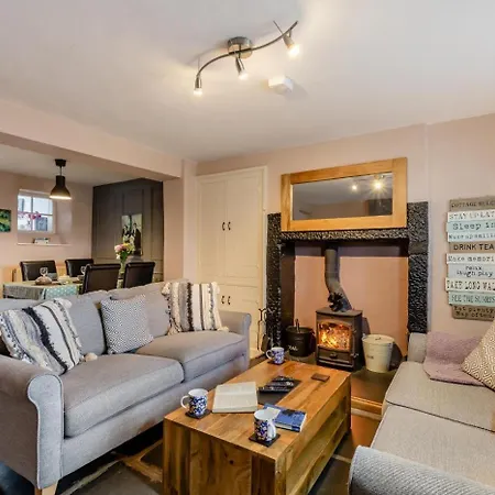 בית נופש 2 Bed In Field Broughton Oc-L31021 *