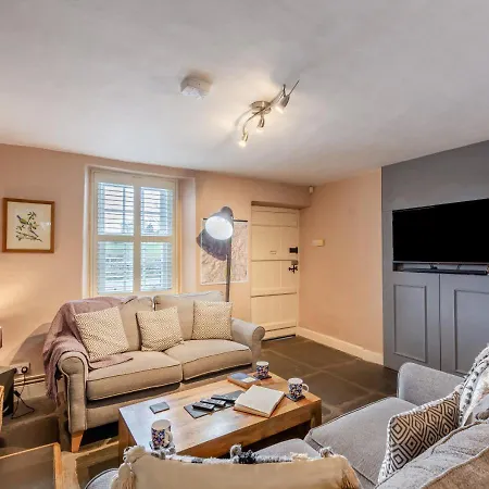 Dog Kennel * Cartmel