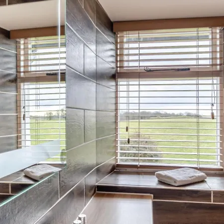 2 Bed In Field Broughton Oc-l31021