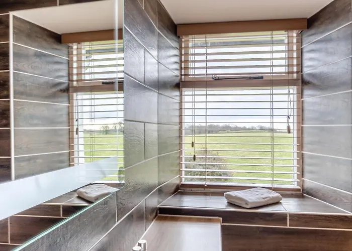 2 Bed In Field Broughton Oc-l31021